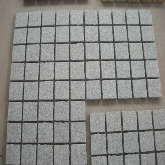 834d2a3136804c11d021824674992ee5_medium Mesh White Granite Flamed Cobbles G603